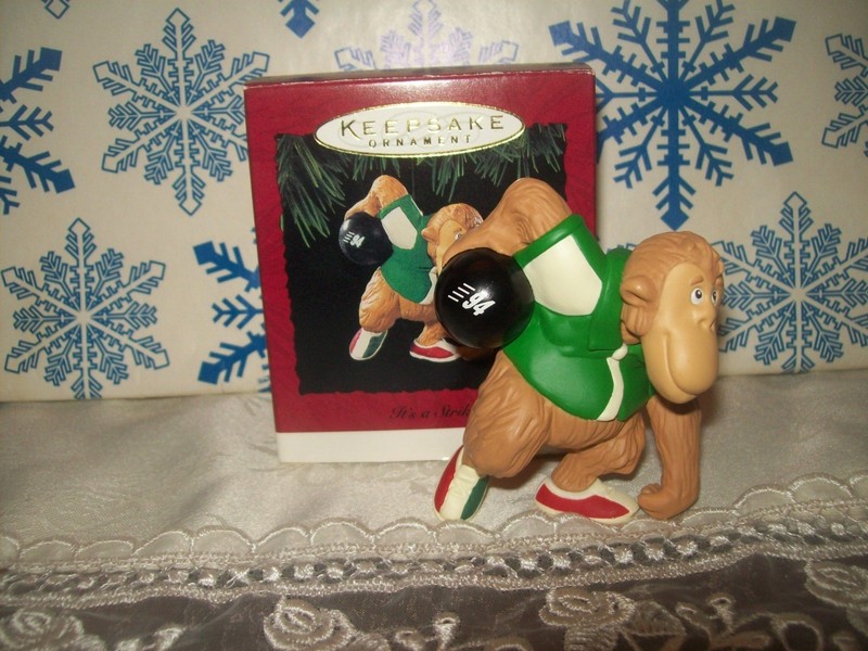 HALLMARK IT'S A STRIKE 1994 CHRISTMAS KEEPSAKE ORNAMENTS MONKEY BOWLING BOWLER