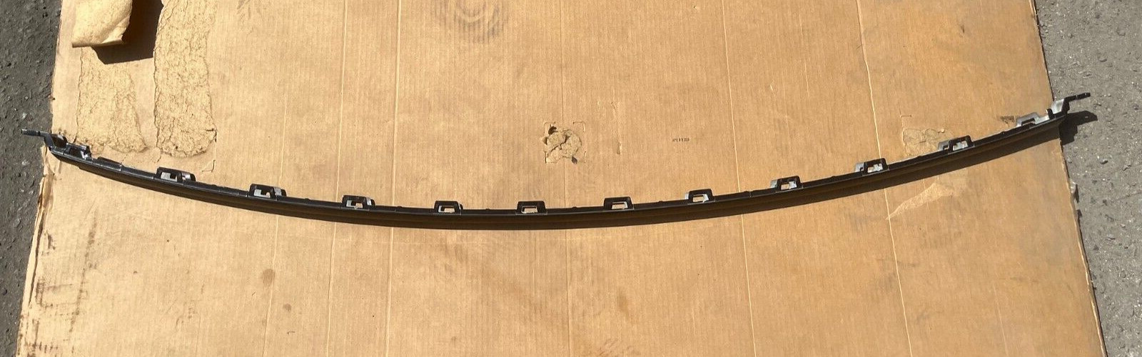 2012 - 2016 BENTLEY GT GTC CENTRAL REAR TRIM FOR BUMPER OEM