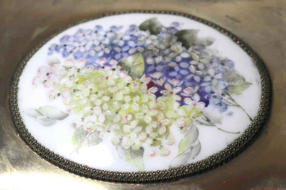 Joyero MFG de porcelana pintada con placa de plata ornamentada antigua de calidad Foto 3 de 4