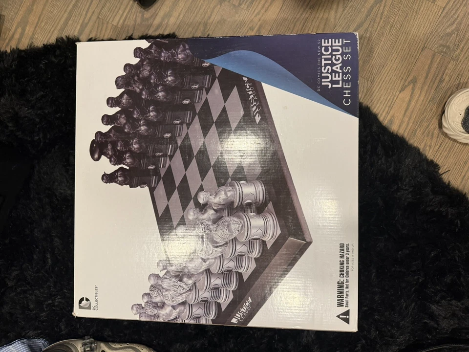 DC Collectibles DC Comics New 52 Justice League Chess Set NEW In Box LTD ED - Image 2 of 3