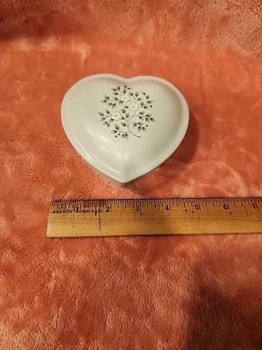 Pfaltzgraff Heirloom Heart Shaped Trinket or Jewelry Box Retired Pattern