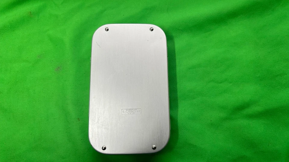 CAIXA VOADORA vintage Richard Wheatley selo prata alumínio nº 1623 na caixa original - Imagem 3 de 4