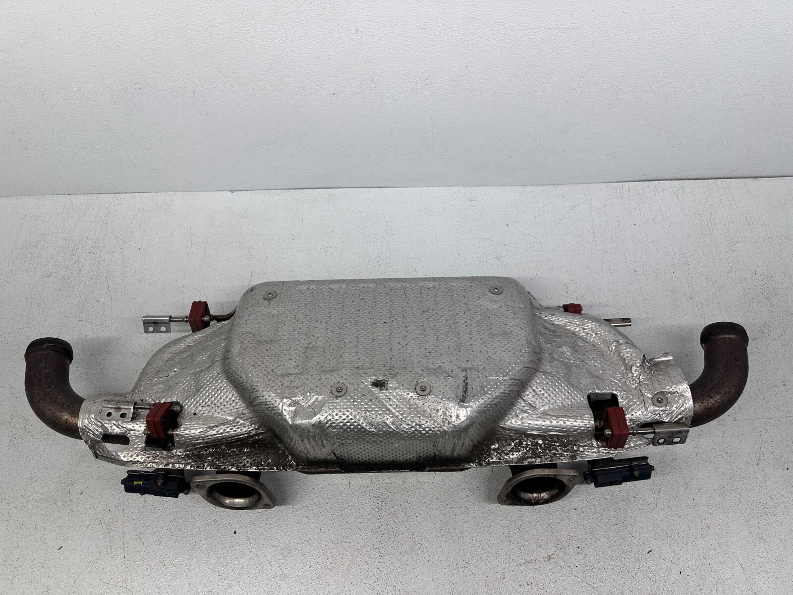 Rear Exhaust Muffler Silencer Tail Pipe V12 HY53-5230-AE Aston Martin DB11 17-23