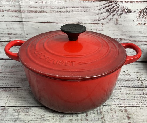 Le Creuset 2.25 qt Signature Round Dutch Oven - Highly rated Buy It For Life recommendation