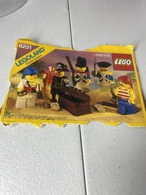  LEGOLAND Pirate System 6251 Pirate Minifigures Treasure & Gear 1989