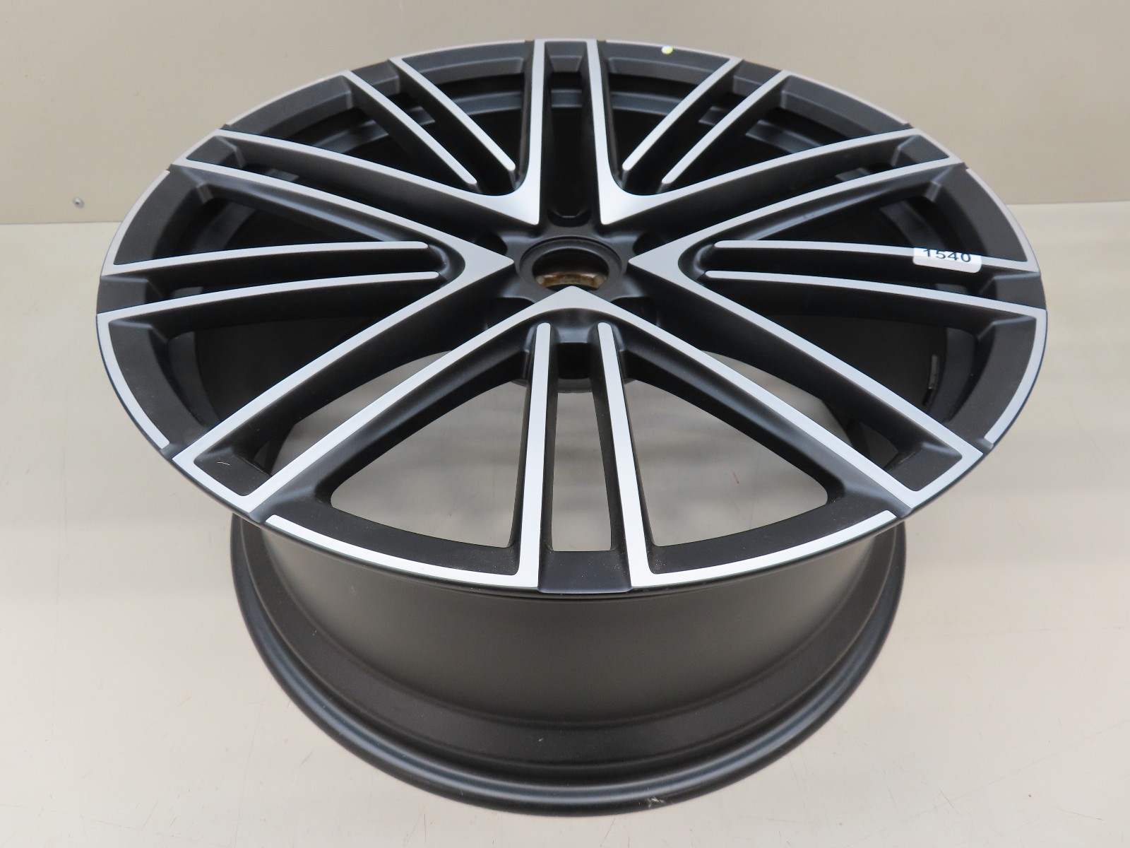 2024-2026 ASTON MARTIN DB12 FRONT RIM FACTORY 21X9.5J OEM