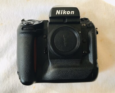 Boîtier pour appareil photo argentique 35 mm reflex Nikon F5