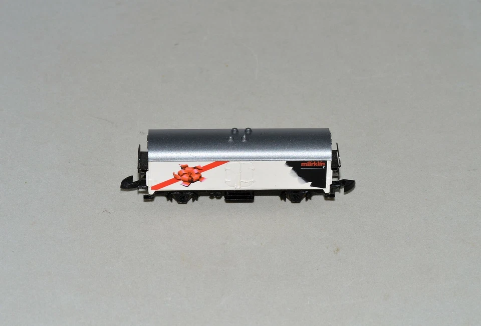 Z Scale Marklin White Refrigerator Freight Car w/ Red Packing Ribbon Out Of Set - Image 3 of 4