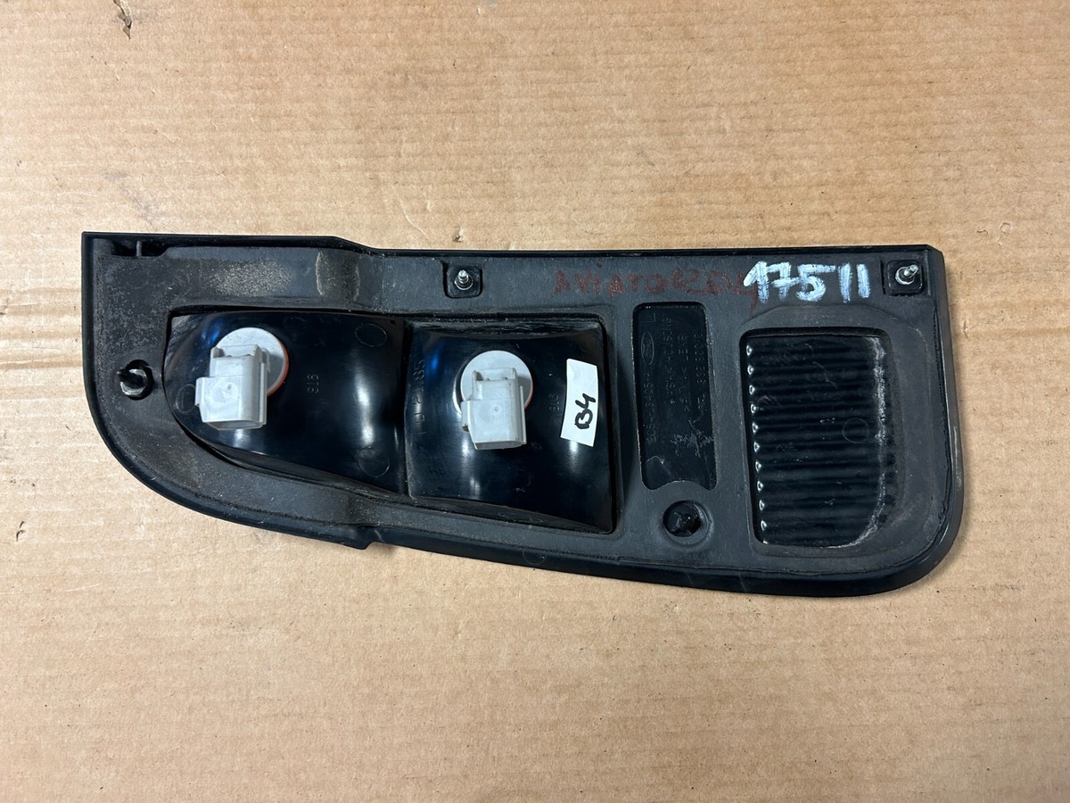 2003-2005 Lincoln Navigator LH Left Inner Rear Taillight 2C54