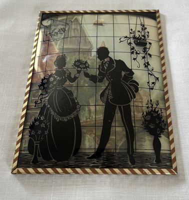 VTG Reverse Painted Victorian Silhouette Of Couple w/Flowers Convex Glass 6 x 8