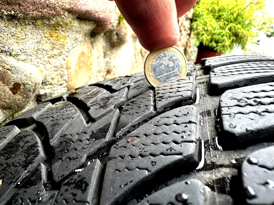 4 Winterreifen Kompletträder Dunlop 225 / 50 R 17 auf Leichtmetallfelgen Rial   - Bild 4 von 4