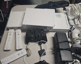 Massive Lot of Video Game Consoles/Hardware Nintendo Xbox Contollers Memory Card