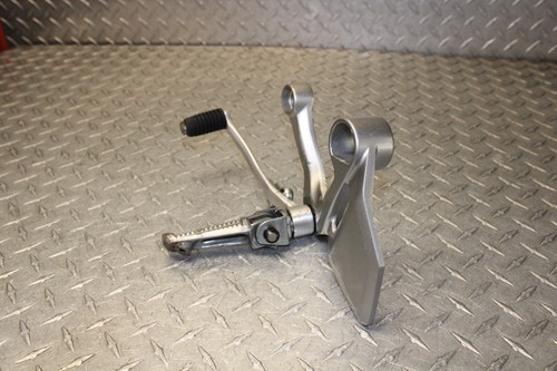 13 / 16 Yamaha Fz09 / FZ-09 Right Front Foot Peg Bracket Gear Shifter Peg OEM - Picture 3 of 18