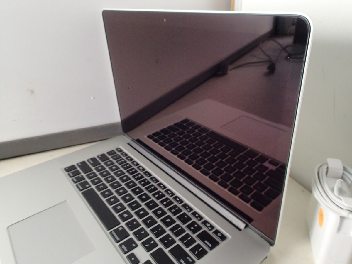 Apple MacBook Pro 2015 15” Intel Core i7 2.20GHz 16GB RAM 512GB SSD Mac OS  12