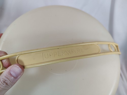 Vintage Tupperware Cake Pie Carrier Keeper Harvest Gold 684-7 w/ Dome Lid - Picture 2 of 11