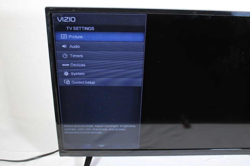 Vizio D-Series D32HN-D0 32" Full Array LED LCD HD TV HDTV + Remote - Image 4 of 4