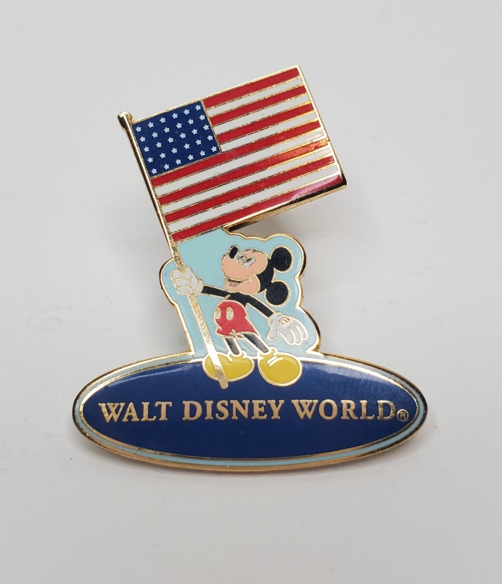 2002 Walt Disney World Mickey Mouse patriotic with American Flag Trading Pin