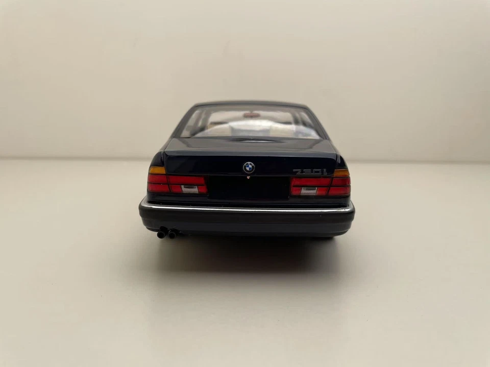 Minichamps 1/18 BMW 730i E32 blue Alloy Openable Car Model - Image 4 of 4