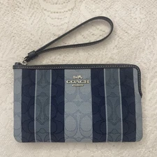 Coach C8753 Large Corner Zip Wristlet Signature Jacquard Blue Multi Silver EUC