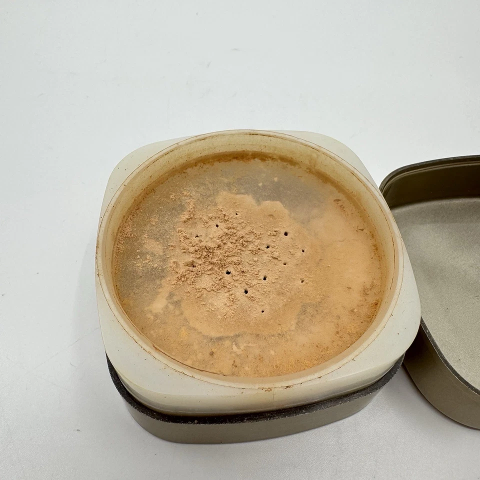 Neutrogena Fresh Finish Loose Powder, Medium # 03 NET WT. .70 oz RARE FLAW - Image 3 of 4