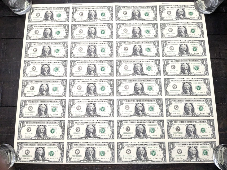 UNCUT SHEET OF 32 DOLLAR BILLS - 2001 $1 Dallas, Texas - NO RESERVE - Image 4 of 4