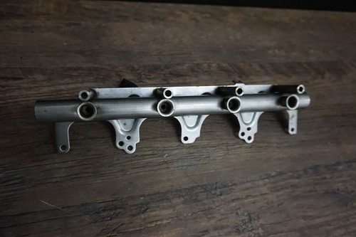 Audi Seat Skoda VW Kraftstoffverteiler Einspritzleiste 06F133317G 06F133317L
