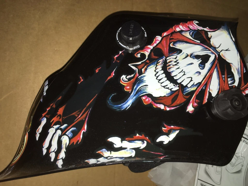 Casco Solar Soldadura Titan DEMANDA DE CALAVERA Diseño Oscurecimiento Automático NUEVO Foto 4 de 4