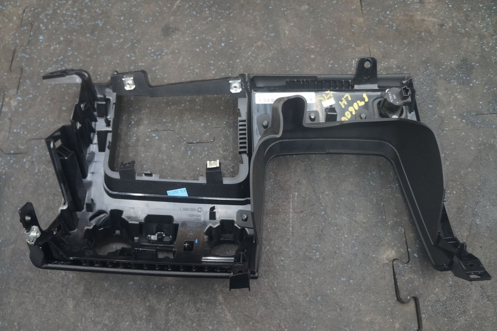 Left Driver Dash Lower Knee Trim Panel Pad 670018463 Maserati Ghibli 2014 *Note