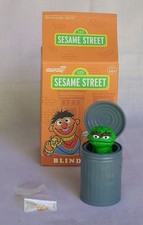OSCAR THE GROUCH W/ WORM Sesame Street Figure SUPER7 REACTION WAVE 3 BLIND BOX