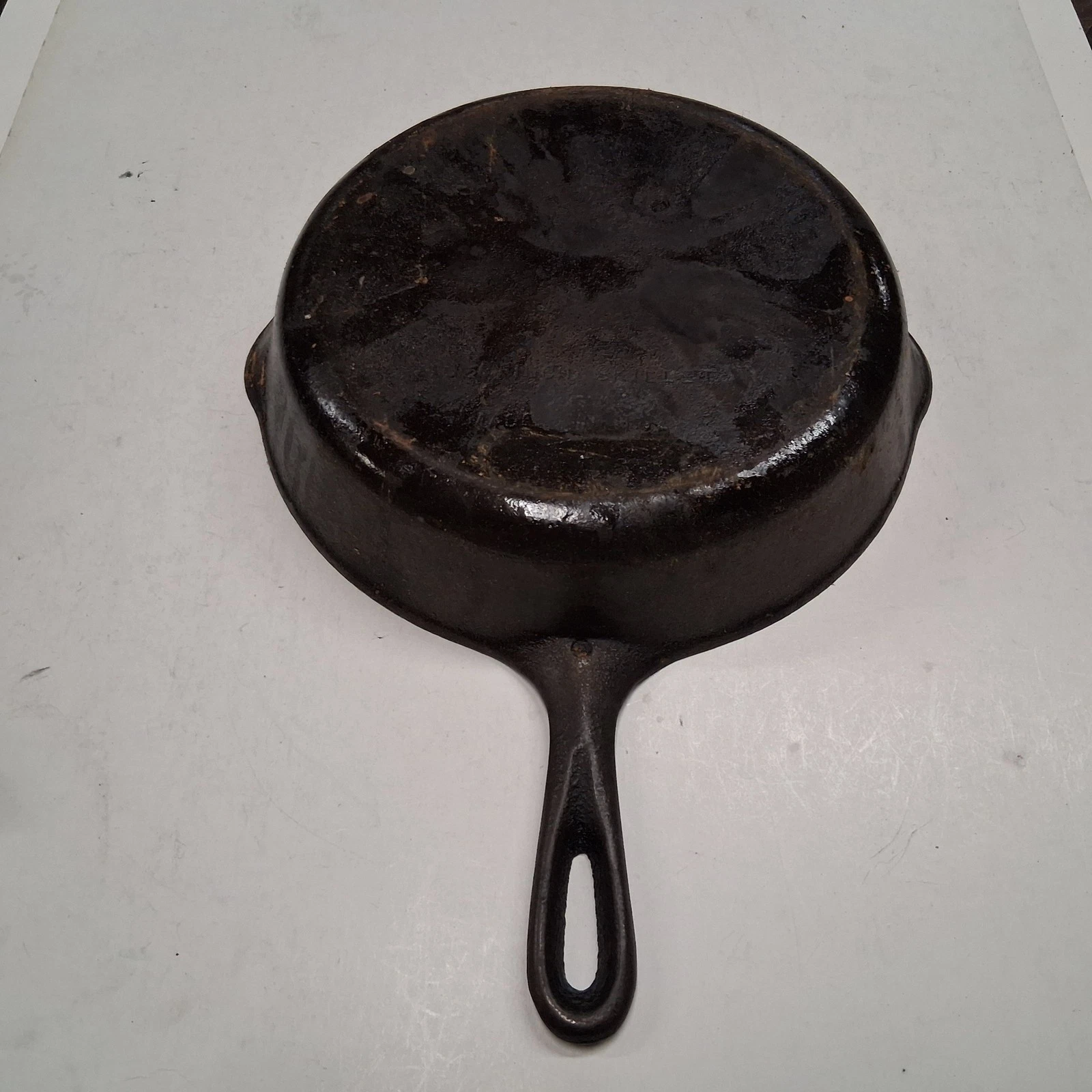 Vintage Unmarked Wagner Ware No. 8 Cast Iron Skillet 10 1/2 Inch 1960's