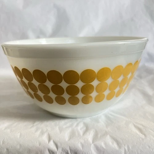 Vintage Pyrex Mixing Nesting Bowl Yellow Polka Dot 1 1/2 Qt. Retro Kitchen READ
