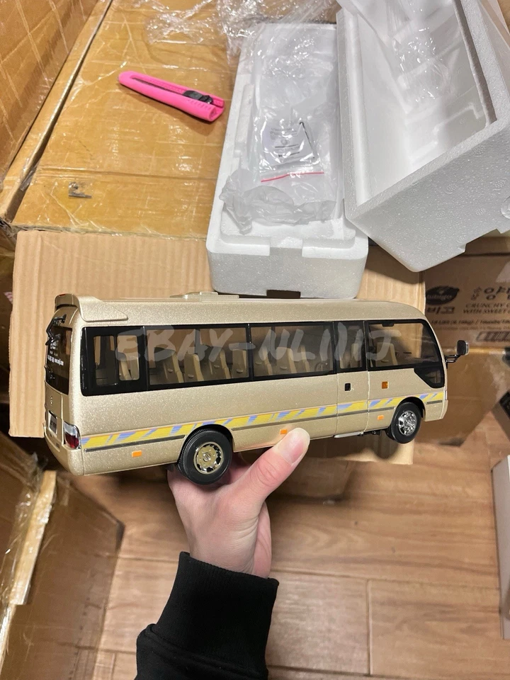 1:24 Scale 2021~2025 Toyota Golden Dragon Coaster Minibus Diecast Model Car - Image 3 of 4