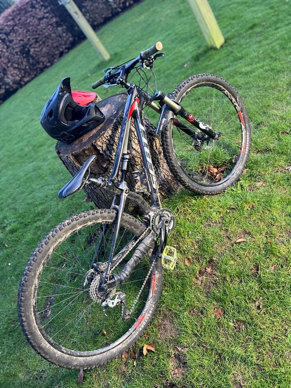 Scott Spark 910 red and grey good conditon
