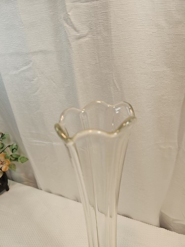Antico vaso allungabile vetro trasparente, a costine e smerlato vaso a tromba, 15 1/2 pollici - Foto 2 di 4