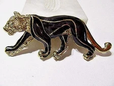 LARGE FEMALE LION ON THE PROWL BLACK ENAMEL DETAILED FANCY 1980'S FASHION 