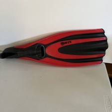 Mares Dive Fins  5-5 Or 38-39. Red And Black Closed Heel