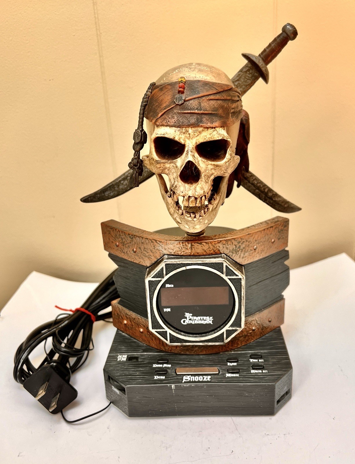 Disney Pirates Of The Caribbean Radio Alarm Clock 2007 -READ- TESTED Video
