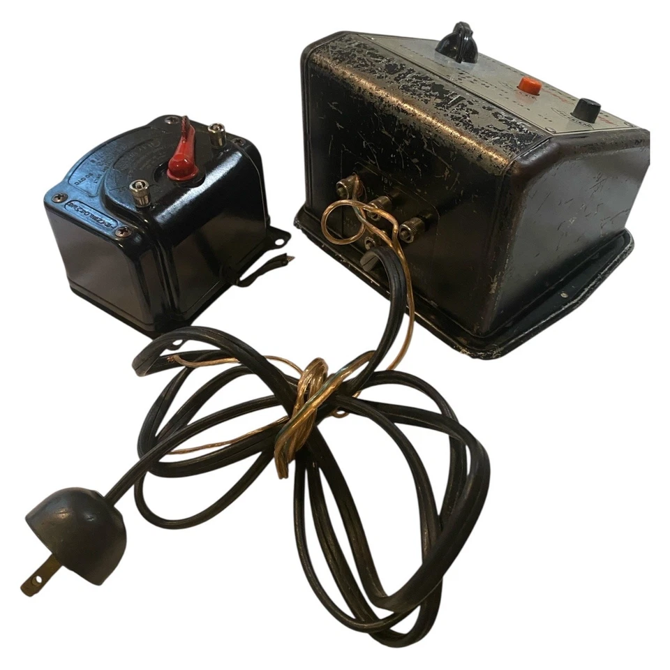 Lot of 2 Lionel Transformers Type 1043 and Type S Multi-Control for Toy Trains - Image 2 of 4