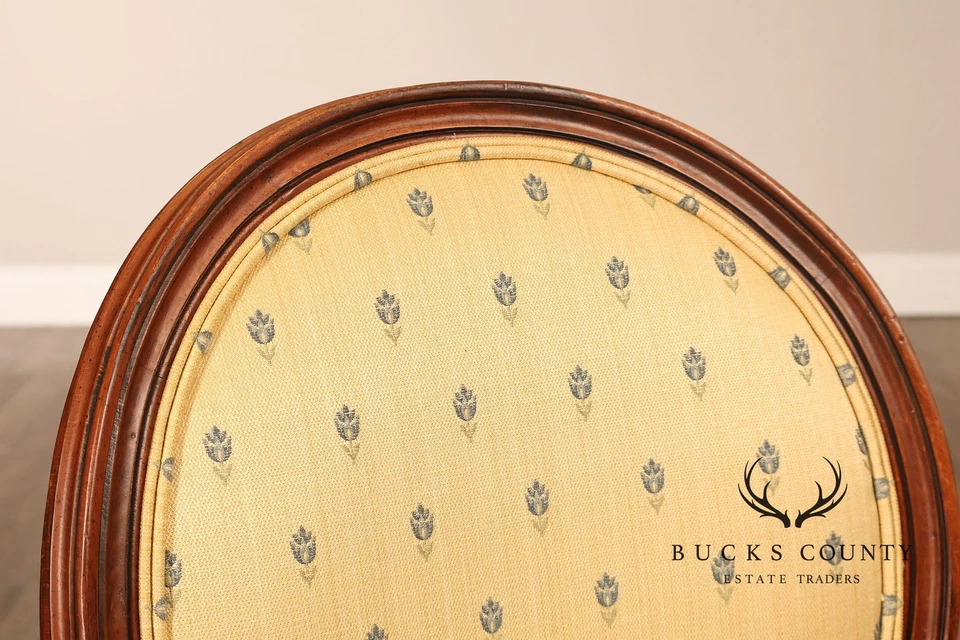 Juego de cuatro sillas de comedor tapizadas estilo Luis XVI Ethan Allen Foto 4 de 4