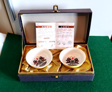 Paar chinesische Porzellan Teeschale gelb Glasur mit doppetem Drachenmuster 20.J