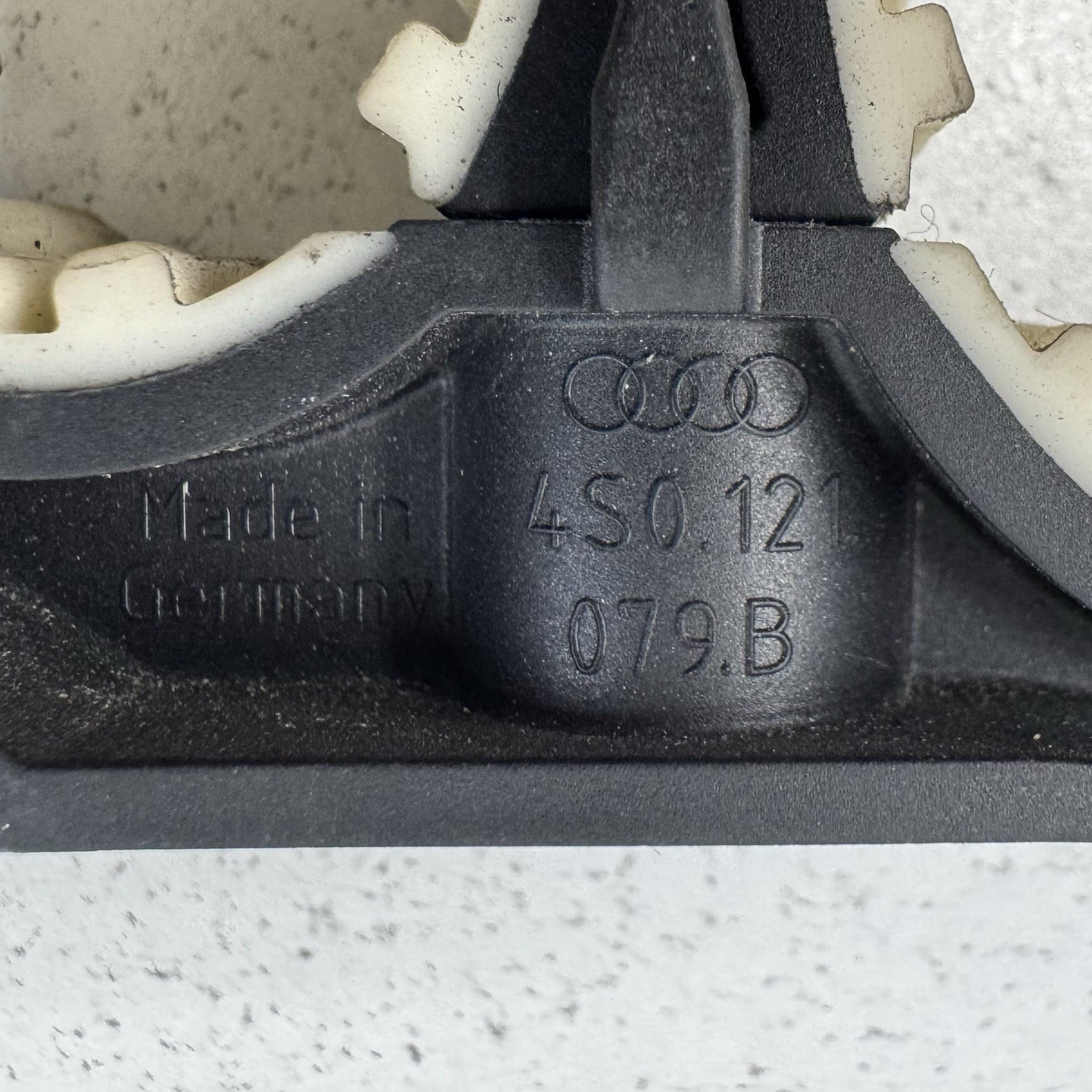 17-23 Audi R8 Under Body Coolant Pipe Hose Bracket Retainer Set OEM