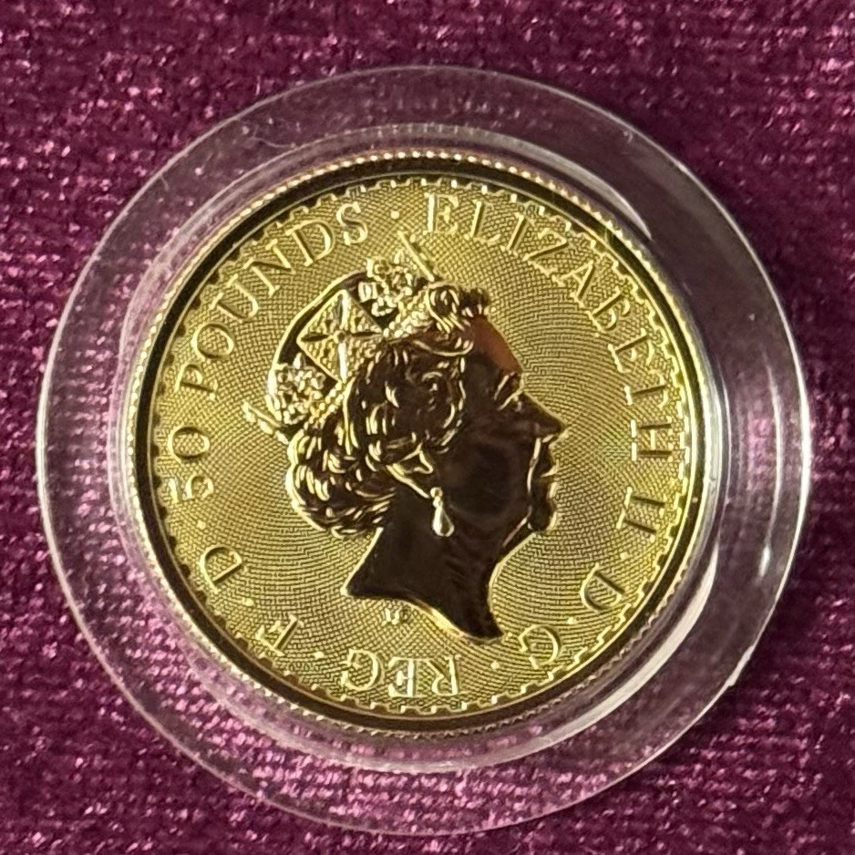 Royal Mint Britannia 2021 Bullion 1/2 oz 999.9 Fine Gold Coin - Image 2 of 2