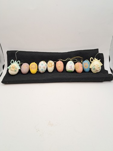 Easter Egg Ornaments Wooden Vintage Small Eggs Pastels Handpainted 1.5 In - Picture 1 of 5