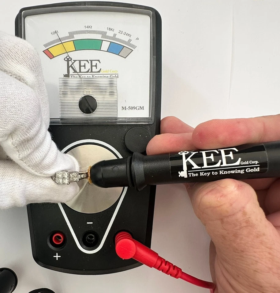 Anillo de compromiso de boda de aniversario de diamantes naturales de 1 quilate de oro blanco de 10 quilates Foto 4 de 4