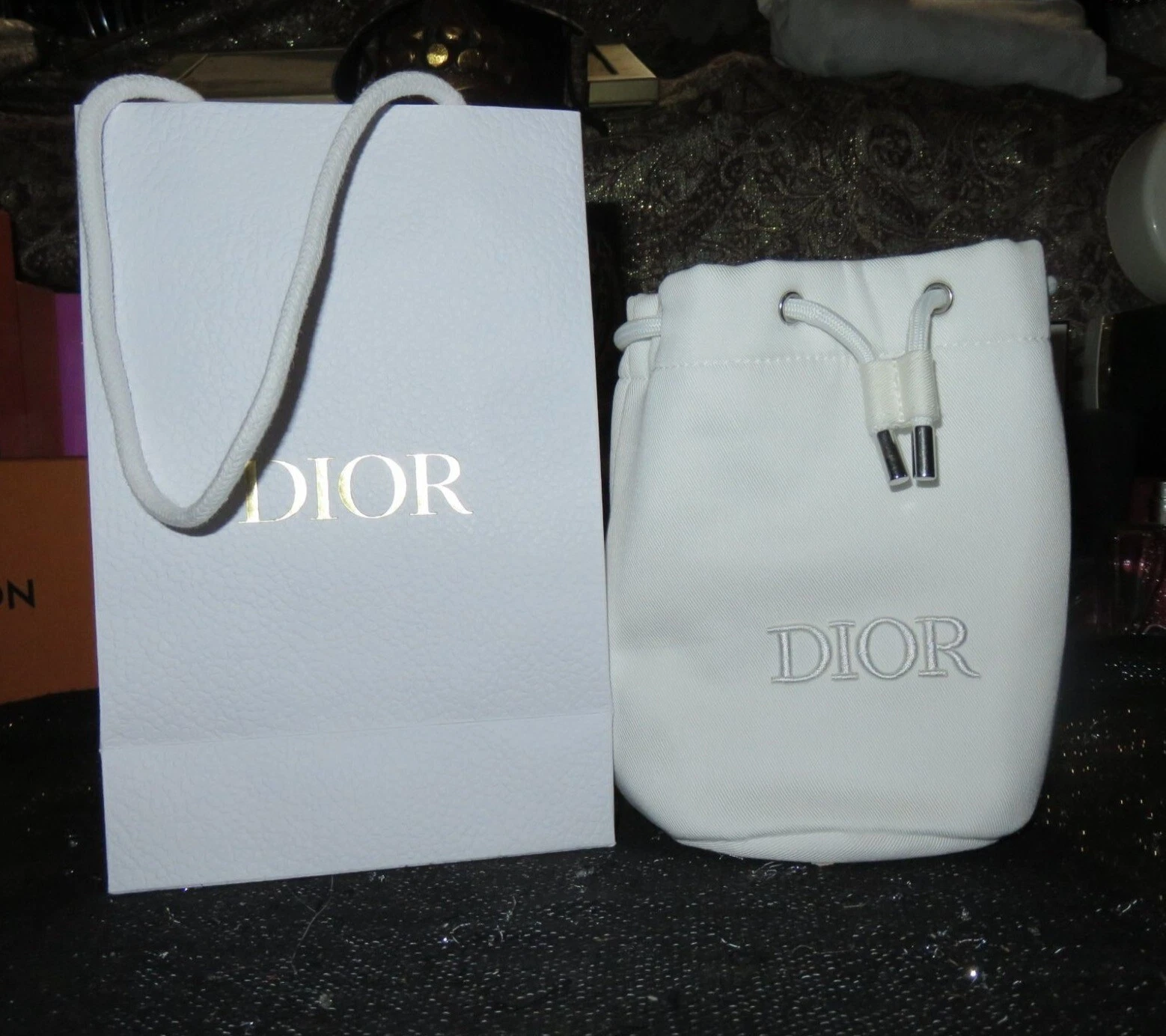 Sac seau en coton blanc à dessin Dior Beauty avec sac shopping