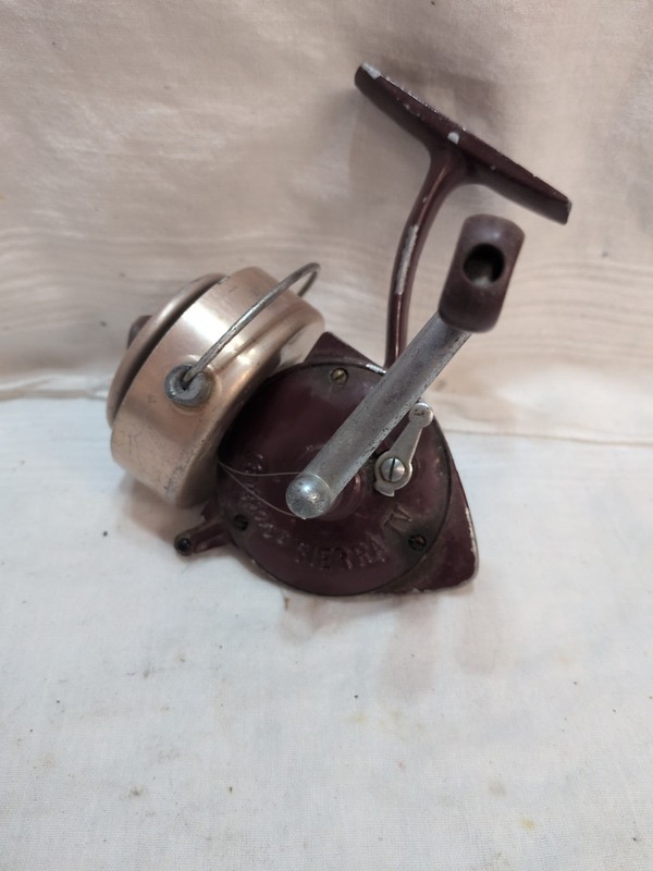 Compac Sierra Model IV Spinning Fishing Reel Japan