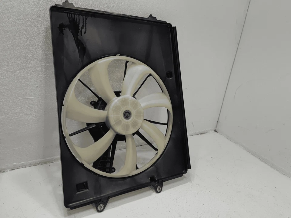 Honda Passport 2019-2025 radiador lado pasajero ventilador cubierta y motor OEM Foto 2 de 4