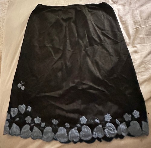 Vintage 1960's ODETTE BARSA Hand Embroidered Half Slip Black and blue - Picture 2 of 3