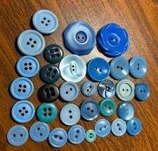 Buttons 30 Blue Mix 2 & 4-hole round plastic vintage flat 1/4 to 1 in