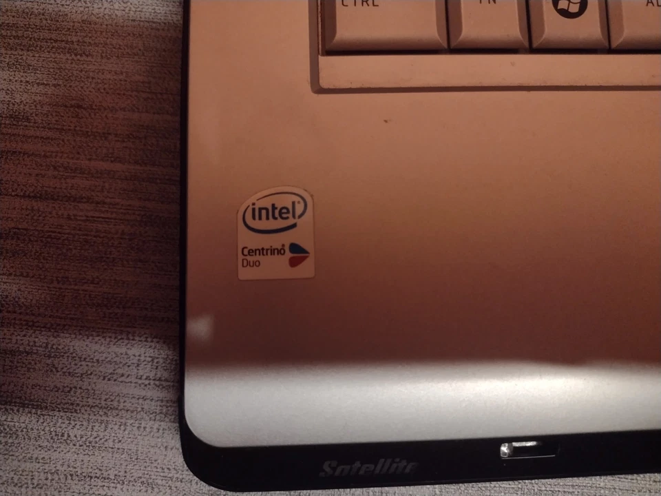 portatile laptop TOSHIBA SATELLITE A200-1HY computer INTEL CORE2 DUO 4gb ram da - Immagine 3 di 4